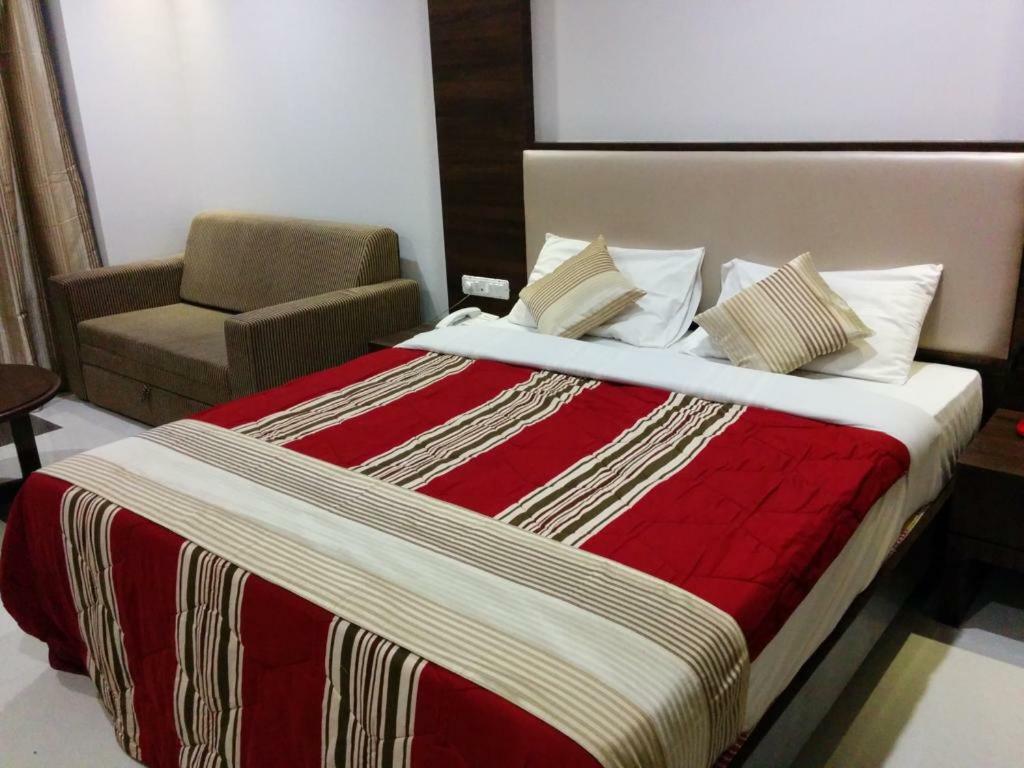 Usha Ascot Hotel Matheran Ngoại thất bức ảnh
