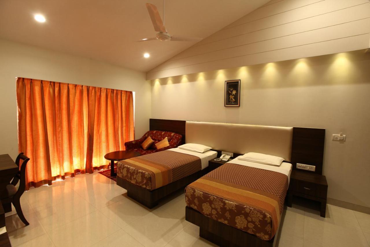 Usha Ascot Hotel Matheran Ngoại thất bức ảnh