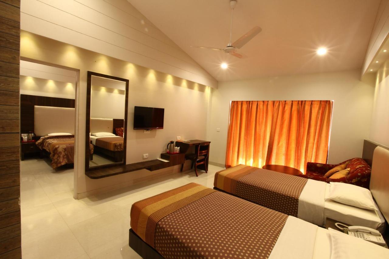 Usha Ascot Hotel Matheran Ngoại thất bức ảnh